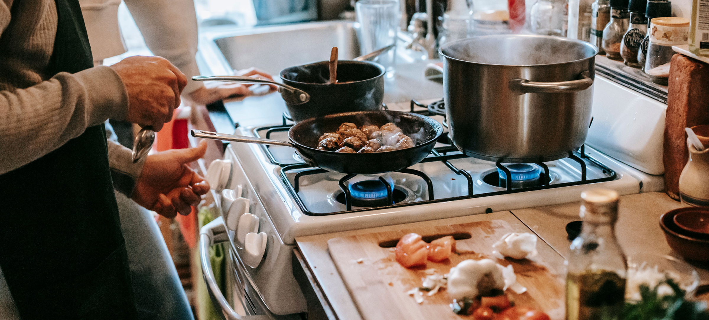 Perché oggi abbiamo meno tempo per cucinare e cosa sta cambiando nelle nostre abitudini